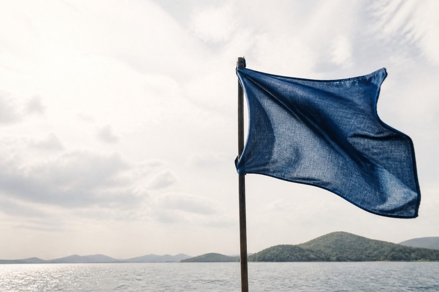 緑・炎と海のFLAG